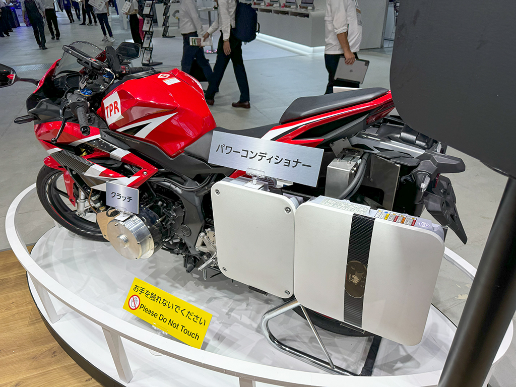 20240728_人とくるまのテクノロジー展_給電バイク_ev_充電_cbr250rr_tpr_02